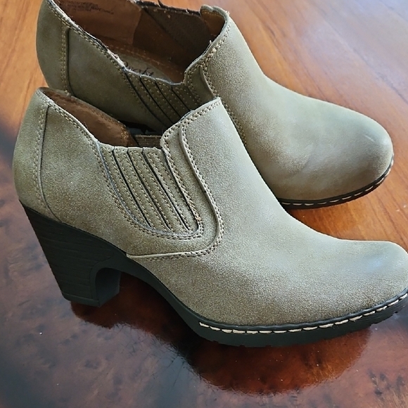 Tan Suede Mules with Minimal Stitching - Picture 2 of 9